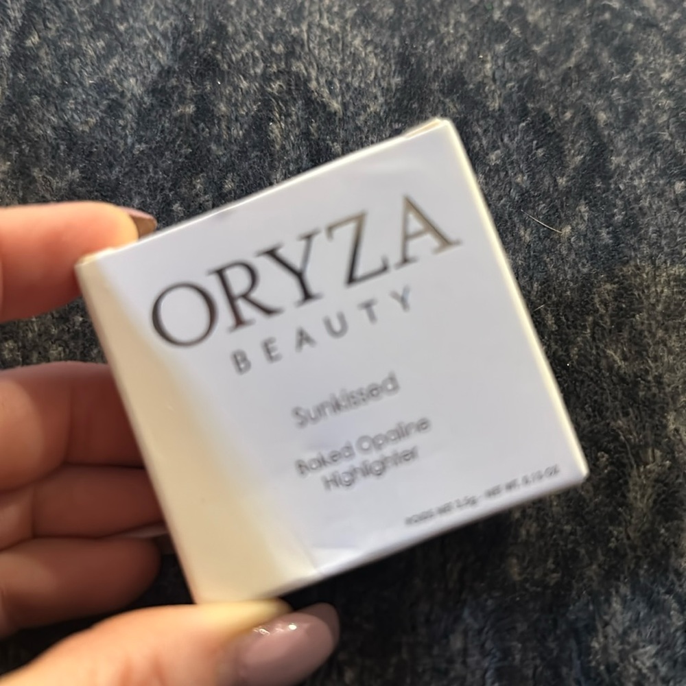 NIB Oryza Beauty Sunkissed Highlighter
